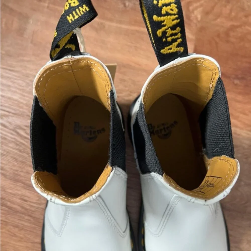 NWT DR. MARTENS 2976YS Smooth LEATHER PLATFORM CHELSEA BOOTS Size 4 US M 5‎ US L
